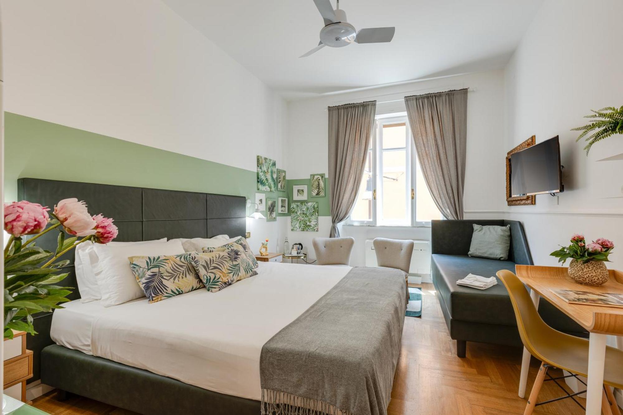 Double or Twin Room Private External Bathroom